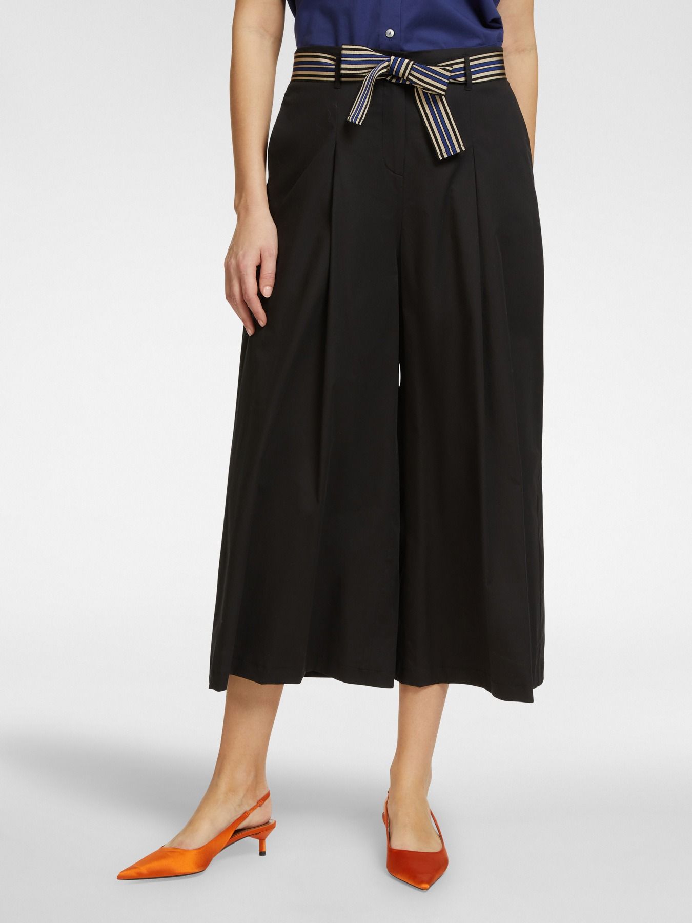 Блузка-поло изо льна черная Elena Mirò