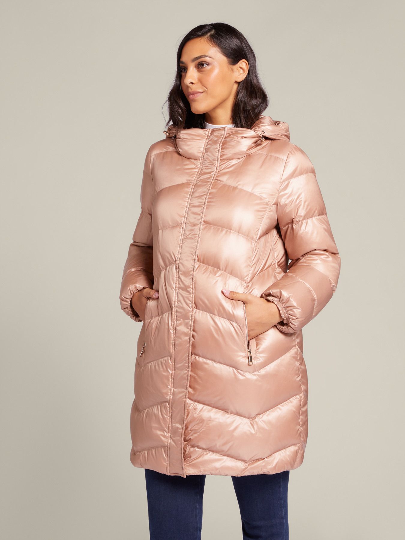 Удлинённый стеганый пуховик