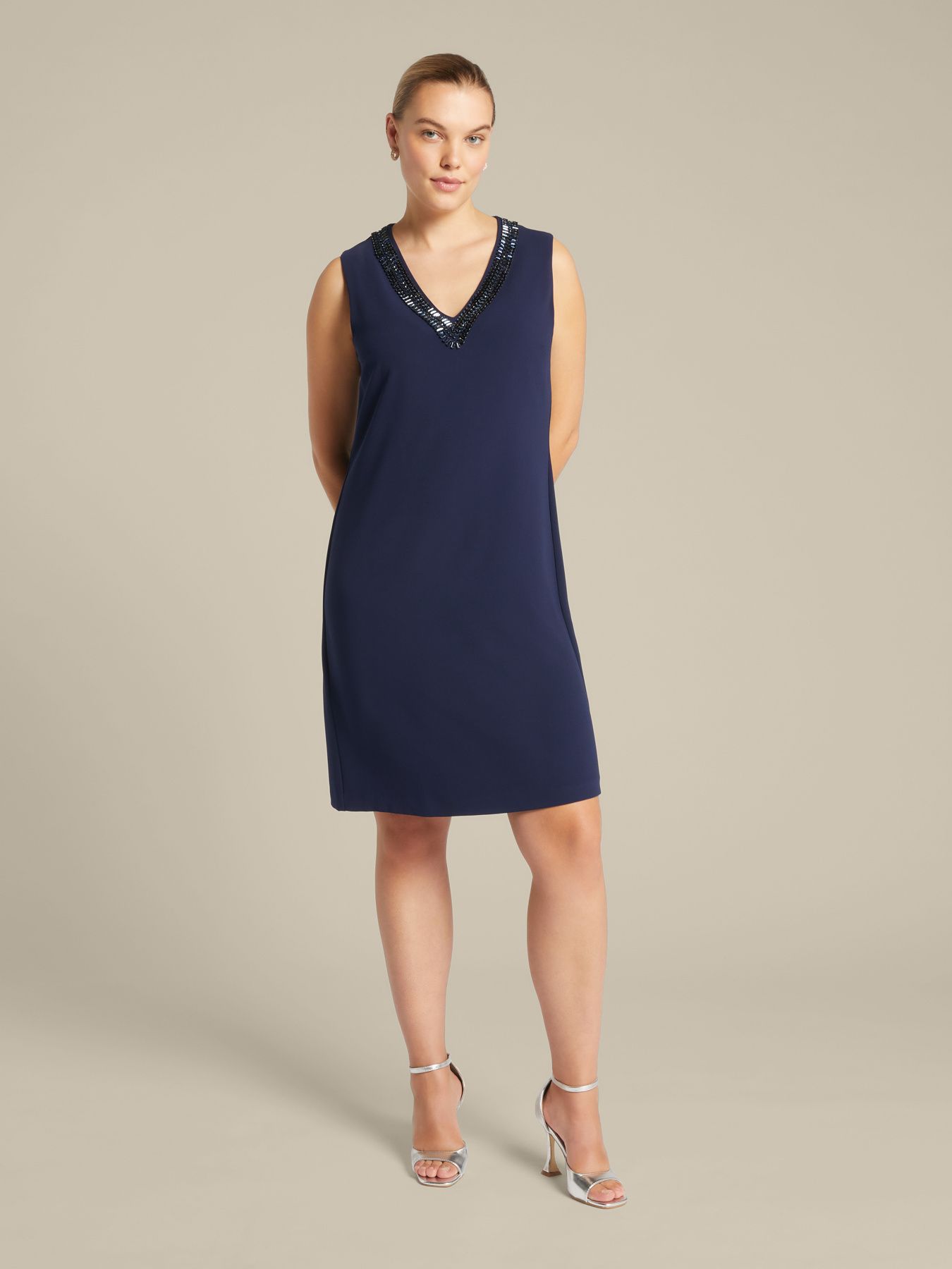 Платье-футляр