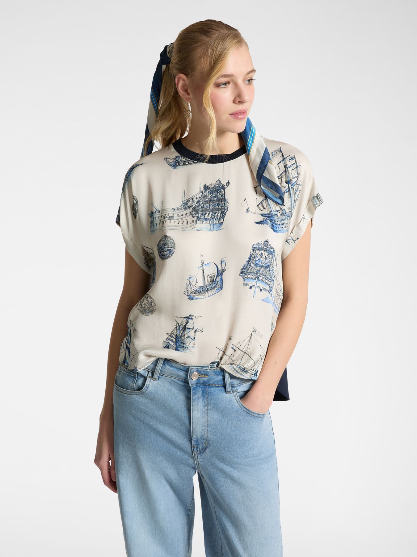 Блузка с короткими рукавами