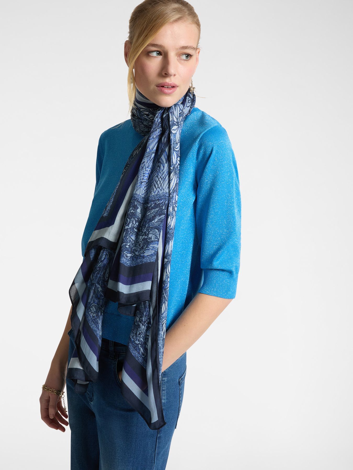 Палантин c принтом темно-синий