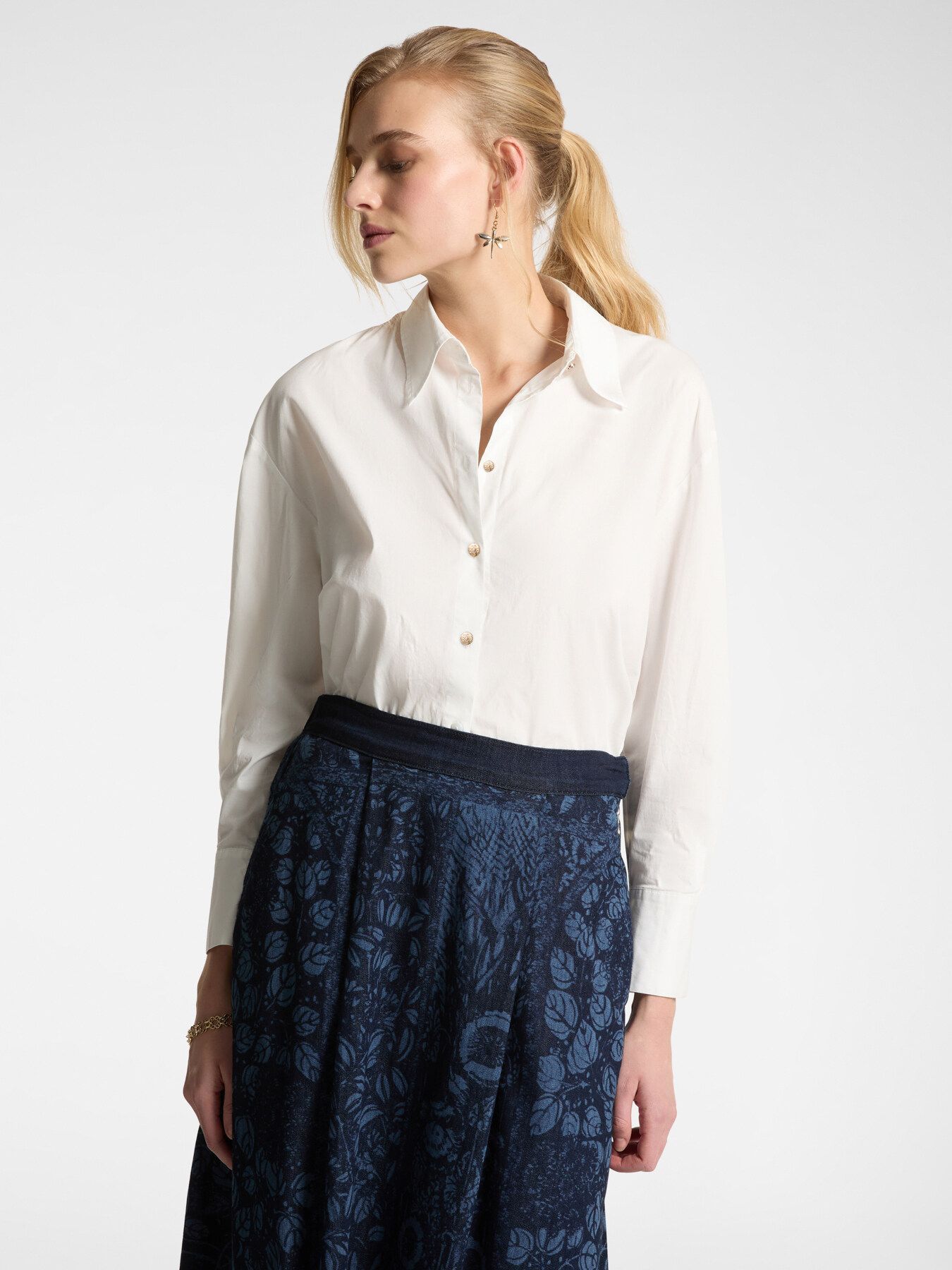 Классическая блузка из эластичного хлопка