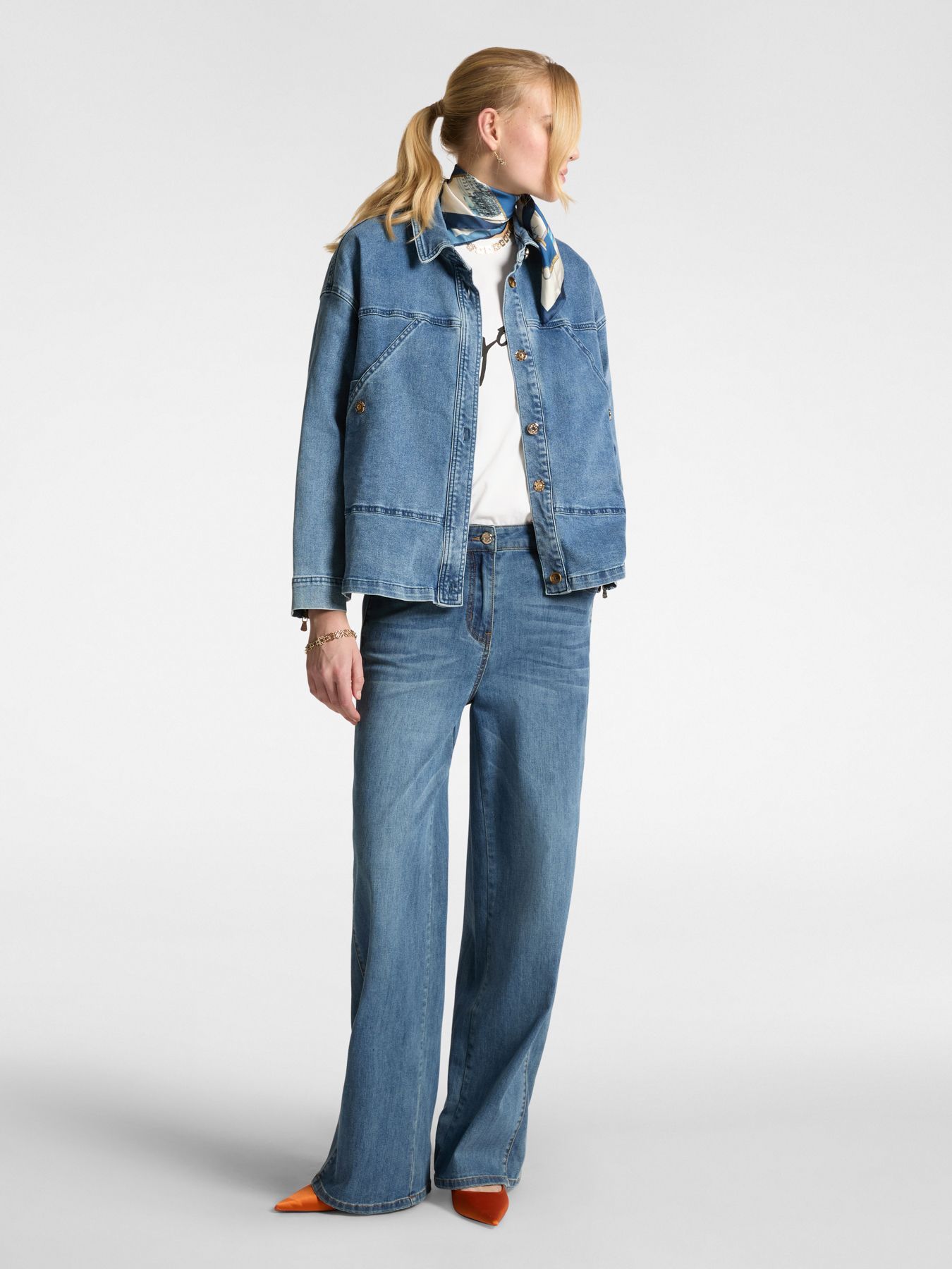 Куртка джинсовая