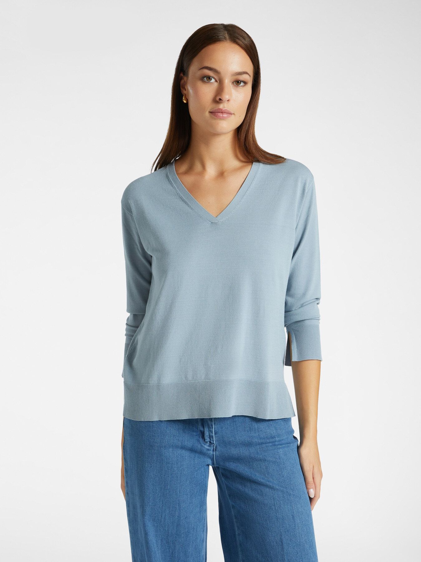 Пуловер с V-образным вырезом