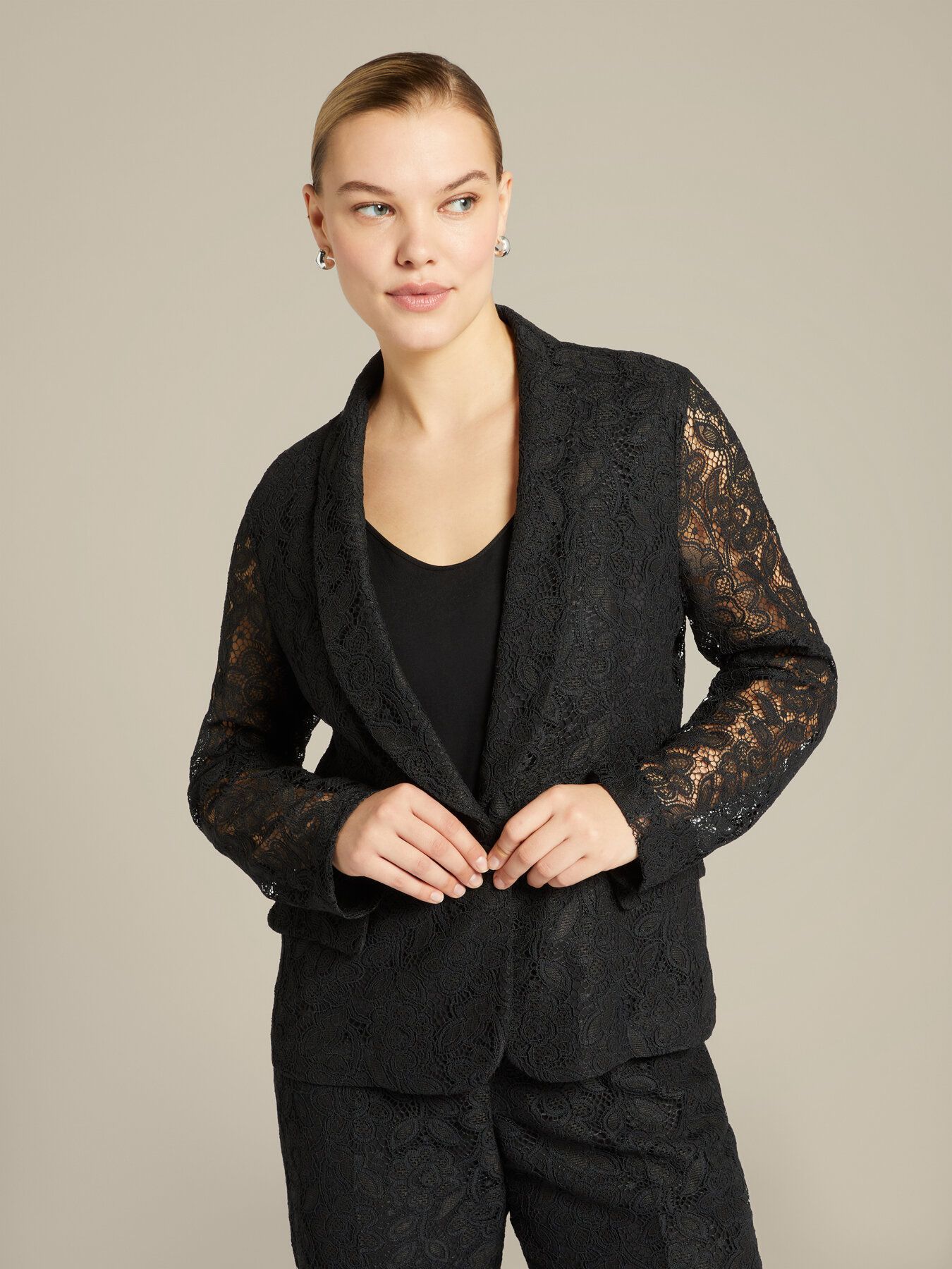 Жакет из кружева