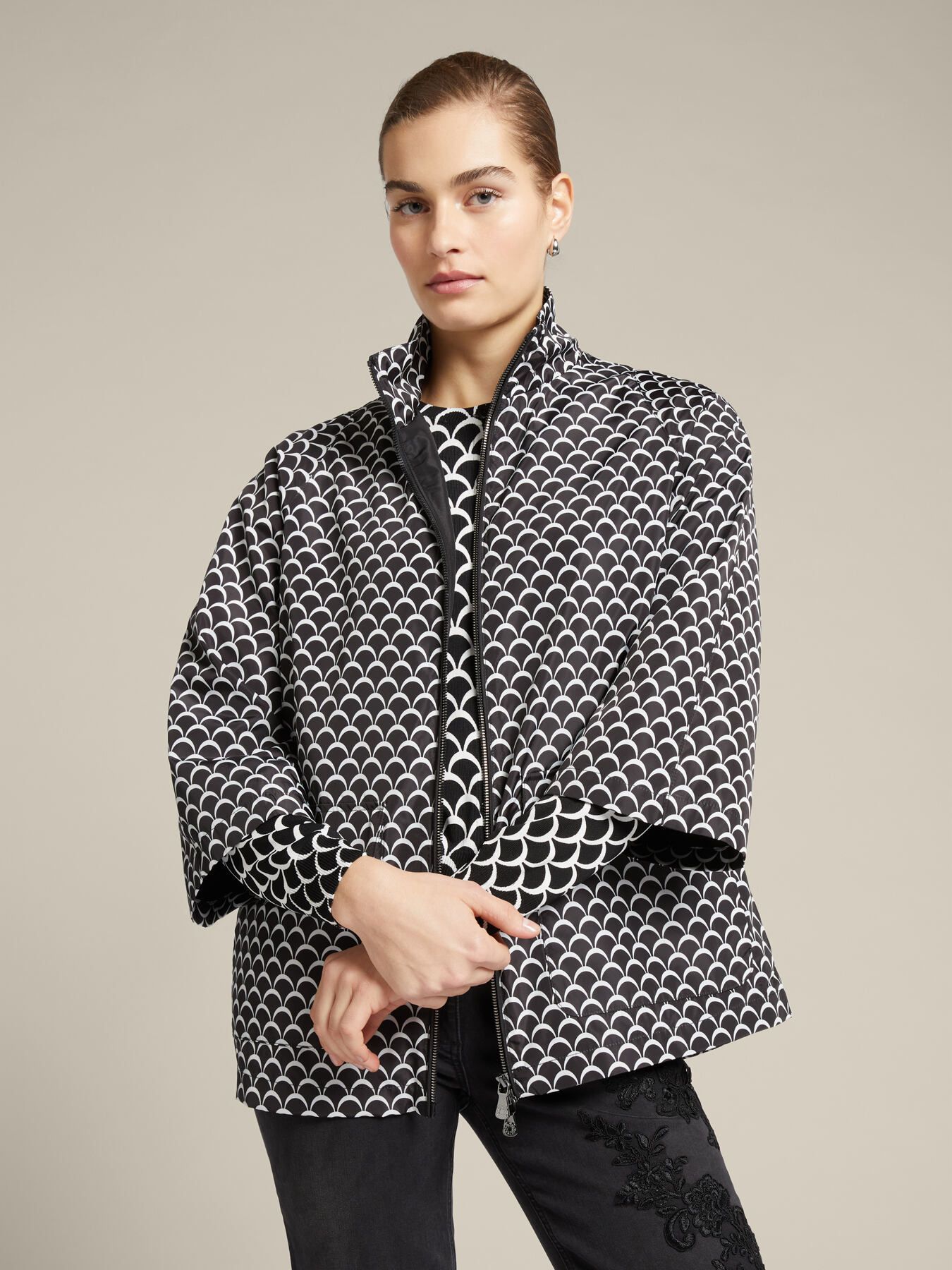 Куртка-ветровка