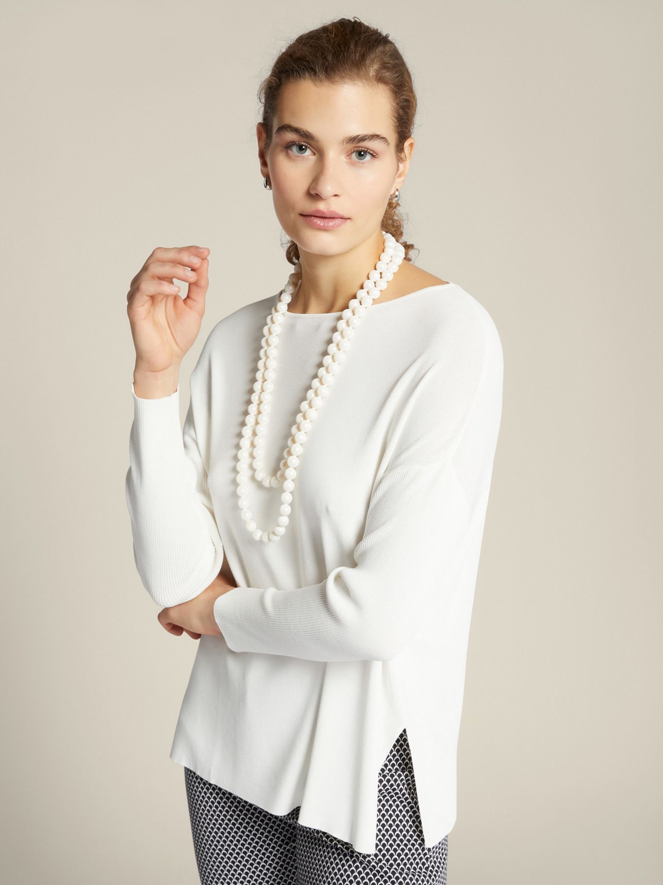 Джемпер удлиненный с колье